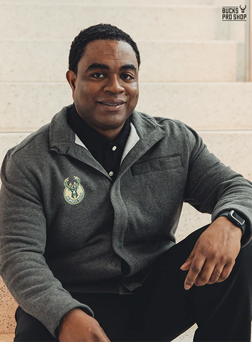 Magna-Ready Adaptive Charcoal Knit Milwaukee Bucks Fleece Long Sleeve Jacket with Magnetic Closures - Image 2