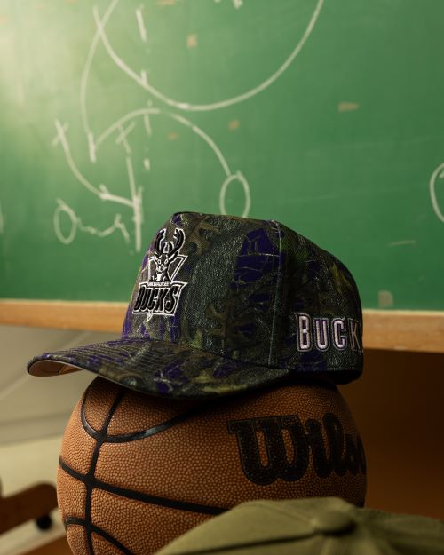Mitchell & Ness HWC '93 Quiet Blaze Milwaukee Bucks Snapback Hat - Image 4