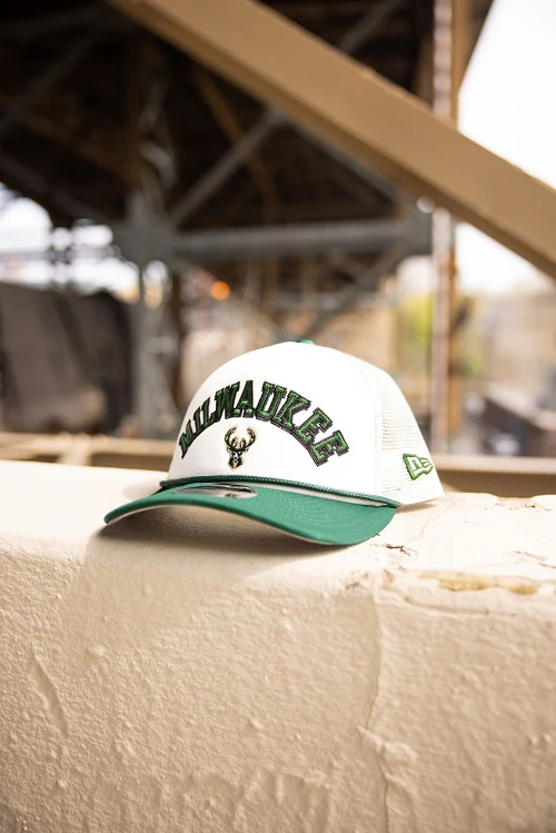 New Era 9Forty Chrome Milwaukee Bucks Snapback Hat - Image 2