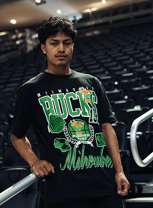New Era Classics Black Milwaukee Bucks T-Shirt - Image 2
